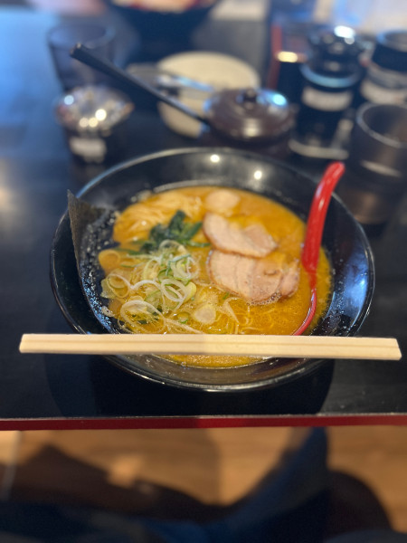 「名物豚骨醤油ラーメン」@麺屋 伍利羅の写真
