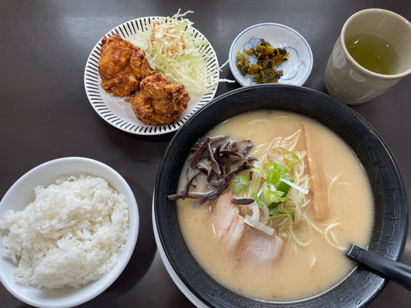 「唐揚げセット　￥８３０」@中華料理 栄徳の写真