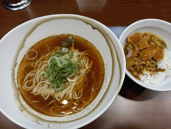 「朝ラー・麺ヤワめ+カレーライス（¥500+150）」@ラーメンニキ新橋の写真