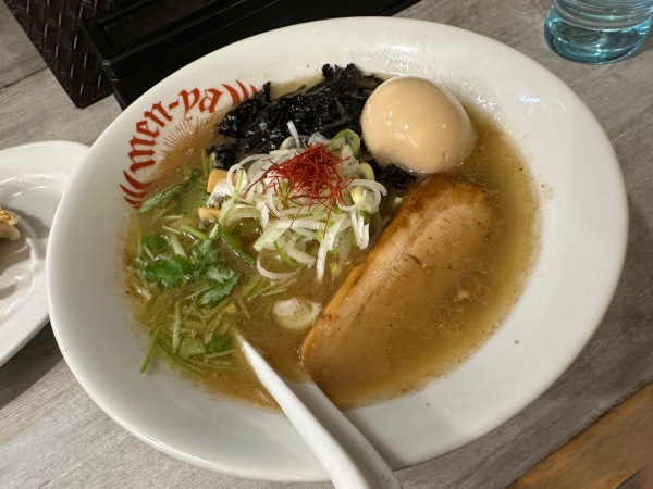 「味玉さば塩らーめん（並盛・150g）1,050円→950円」@らーめん酒場 福籠 通町店の写真