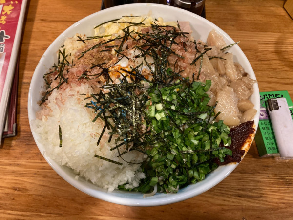 「まぜそば大盛り+玉ねぎ増し+ニンニク増し1440円」@チャッチャ系らーめん もん吉の写真
