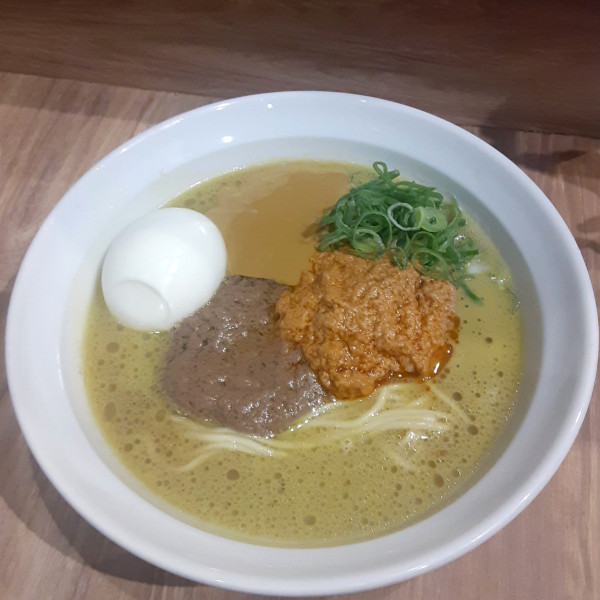 「【限定】痛風店主が愛する痛風フルハウスそば＋味玉」@麺庵 利休の写真