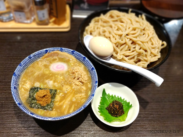 「特製つけめん 特盛（＋生七味）」@六厘舎 上野店の写真
