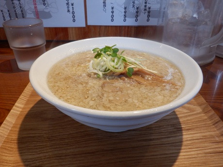 「背脂中華そば（しお）」@中華そば さかうちの写真