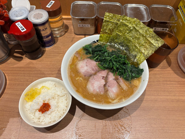 「中盛チャーシューメン（1250）ほうれん草多め（150）」@まだ洞くつ家の写真