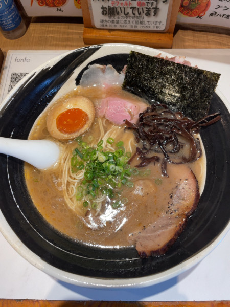 「白」@博多長浜らーめん よかとの写真