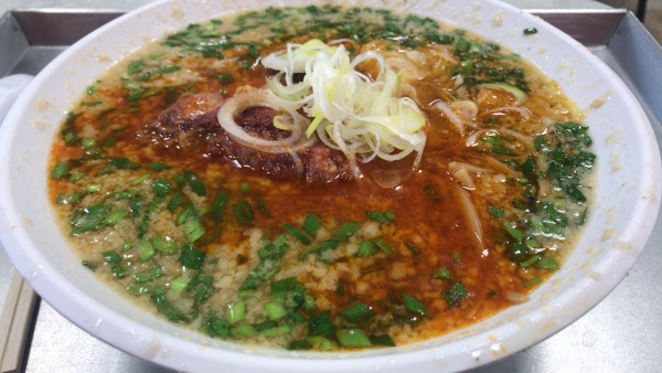 「こってり辛口ホルモンメン　800円」@とん平食堂 柏店の写真