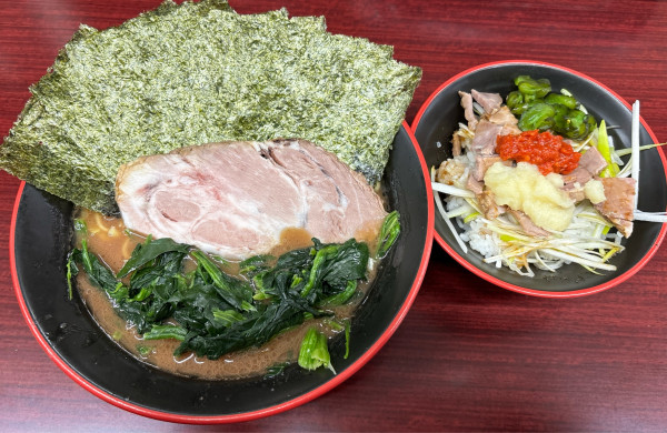 「のり・ほうれん草ラーメン+まかない飯」@麺家 紫極 大泉学園店の写真