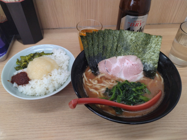 「ラーメン(並)¥900+のり¥100+ライス+ビール¥500」@横浜ラーメン 武蔵家 御茶ノ水店の写真