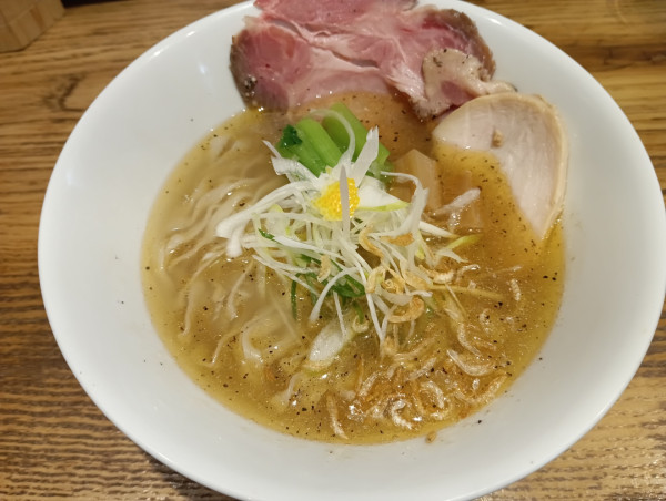 「海老塩中華そば（¥950）」@中華そば べぃしっくの写真