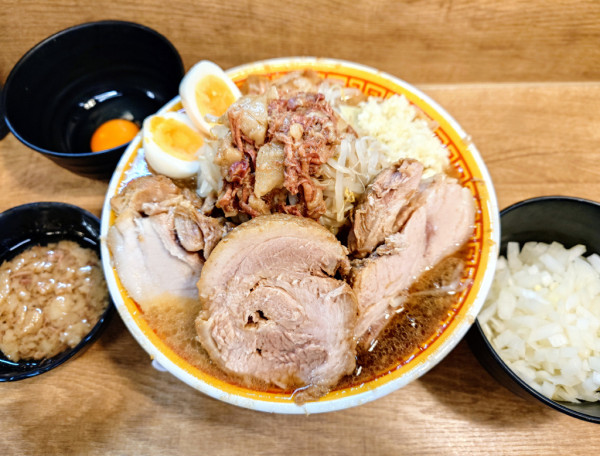「ラーメン(豚2枚・ゆで玉子) 220g」@えどもんど 新橋の写真