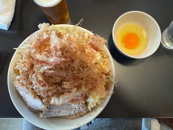 「まぜそば並　全マシ　生卵」@天高く翔べ！の写真