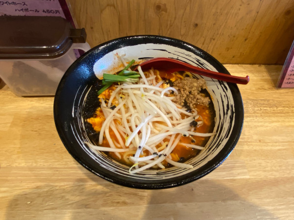 「辛麺ブラック850円+大盛100円」@辛麺鶏白湯 横浜太翔の写真