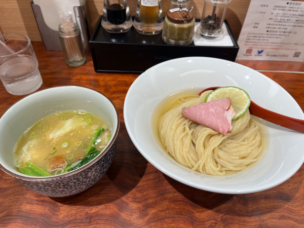 「ワンタンつけ麺（塩）」@三馬路 東京店の写真