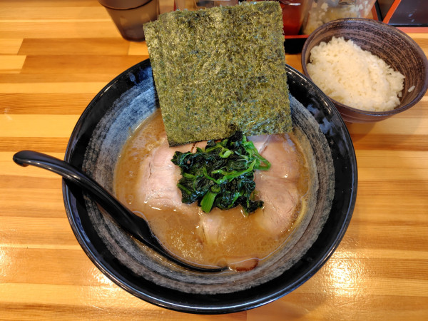 「濃厚豚骨醤油ラーメン880円、ライス小50円」@粋な中華蕎麦 みらいの写真