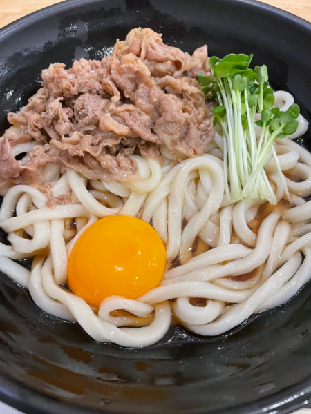 「肉ぶっかけうどん」@心粋うどん いろは OAP店の写真