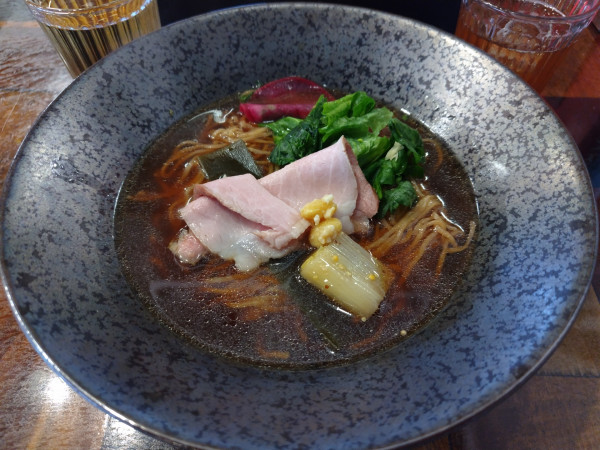 「鶏檜中華そば（醤油）　＋クラフトコーラお試しサイズ：クーポン」@ナチュラルスープヌードル&スパイスラボ GO-SHIKIの写真