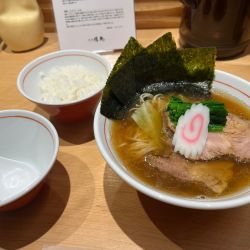 淡麗煮干しと貝の醤油ラーメン