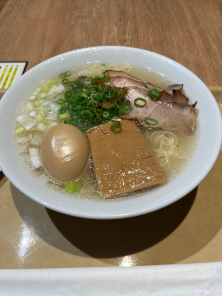 「「仙臺くろく」の海老香る貝出汁“しお”」@POPUPラーメン 東京ミッドタウン八重洲店の写真