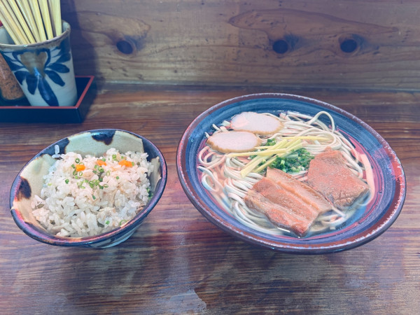 「首里そば中＋じゅーしぃー」@首里そばの写真