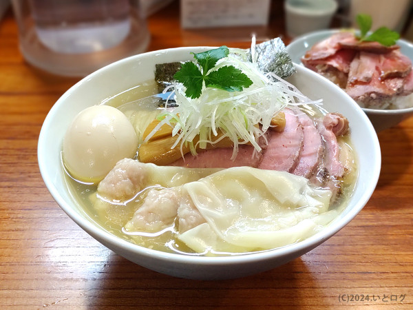 「海老わんたん蛤塩そば 大盛り（＋味玉＋チャーシュー増し）」@アメノオトの写真