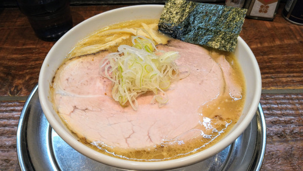 「濁りスープ マイルド(牛骨二番出汁･天城黒豚拳骨･鶏)＋大蒜」@元祖一条流がんこラーメン たま館分店の写真