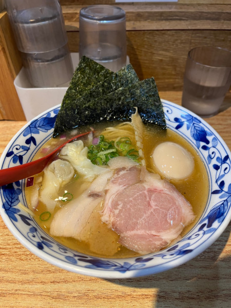 「特製の焼きあごと貝の中華そば」@貝出汁らぁ麺 虎武の写真