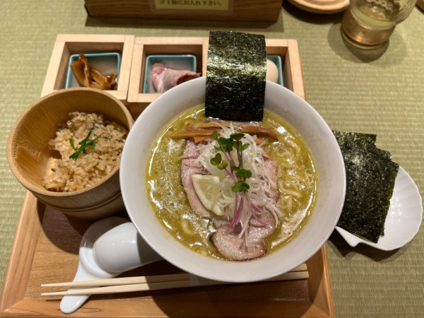 「濃厚牡蠣らぁ麺＋牡蠣飯」@らぁ麺 牡蠣と貝の写真
