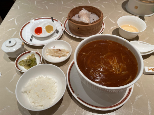 「ふかひれの煮込みつゆそばセット」@筑紫樓 丸の内店の写真