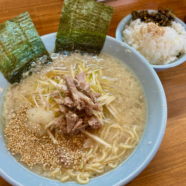 「ネギラーメン（油多め）＋半ライス」@ニューラーメンショップ 鉾田店の写真