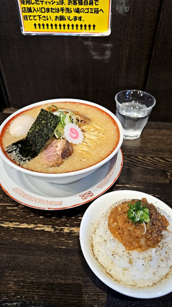 「背脂中華ソバ大盛り味玉と背脂ご飯🍚」@Miya De La Soulの写真