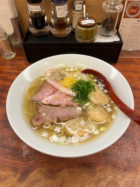 「ワンタン塩そば」@三馬路 東京店の写真