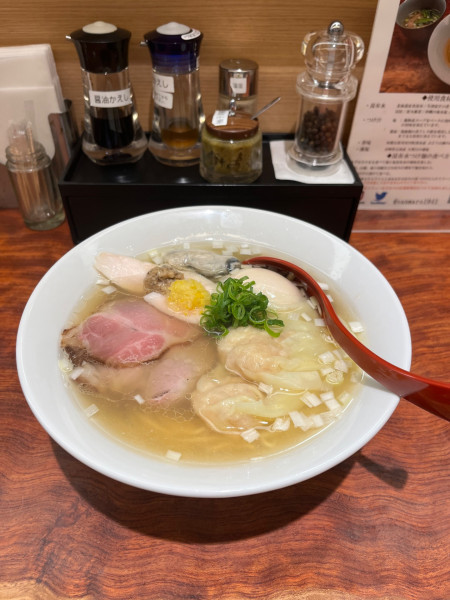 「ワンタン塩そば」@三馬路 東京店の写真