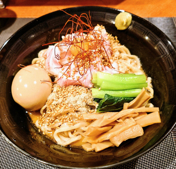 「鯛と鶏のまぜそば(中)＋味玉」@廻麺 鶏千の写真