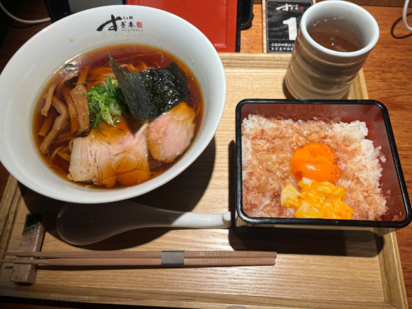 「醤油らぁ麺＋玉子かけご飯」@らぁ麺すぎ本 丸の内店の写真