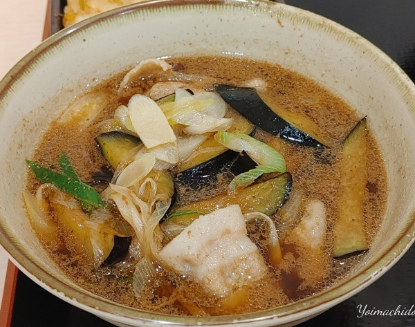 「肉茄子せいろ（650円）、かき揚げ（無料クーポン券使用）」@ゆで太郎 新越谷駅前店の写真