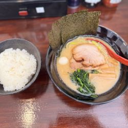 醤油豚骨ラーメン 850円＋無料ご飯