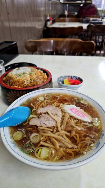 「ラーメン450円 カツ丼(上)700円」@林屋食堂の写真