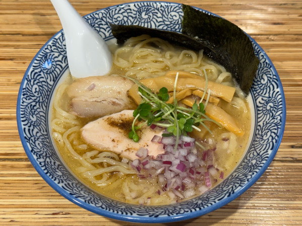 「あごだし中華そば 塩　850円」@酒 食堂 ふらっと。の写真