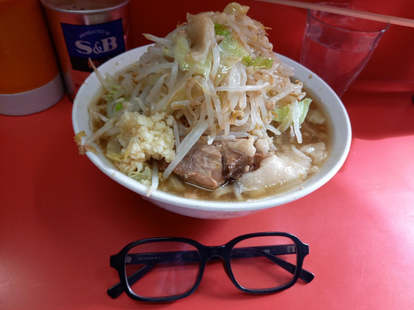 「小豚ラーメン(にんにく少し・野菜・アブラ)」@ラーメン二郎 三田本店の写真