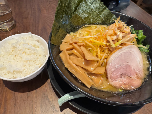「ネギラーメン　メンマ」@横浜家系ラーメン 晴天家 十条店の写真