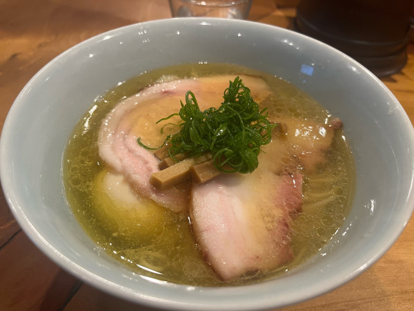 「味玉塩そば＋3種の焼豚」@中華そば しば田の写真