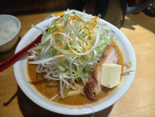 「辛味噌ラーメン並　バター、ライス」@萬馬軒の写真