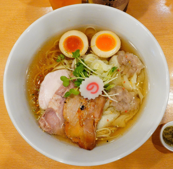 「塩ラーメン＋肉ワンタン2個＋半熟煮玉子＋瓶ビール」@麺屋 木ノ下の写真