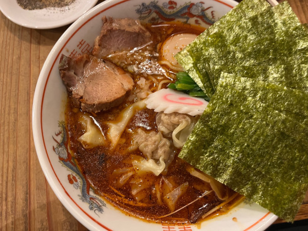 「辛ワンタン麺+プレミアムトッピング」@中華そば あおいの写真