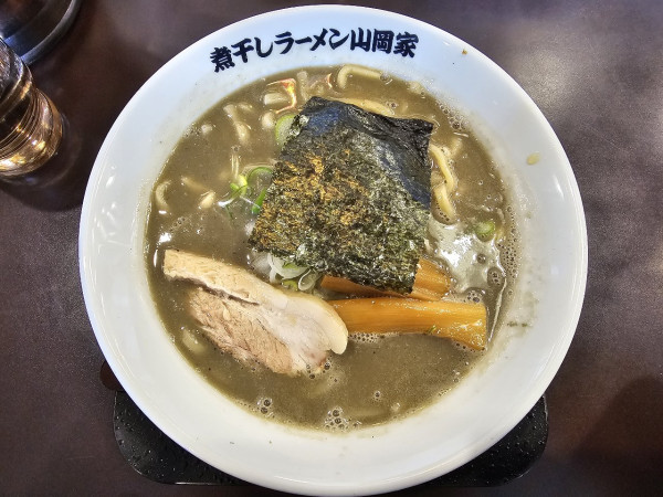 「極煮干し豚骨ラーメン　870円」@煮干しラーメン山岡家 弘前店の写真