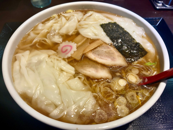 「ワンタン麺  大盛  TPワンタントリプル」@中華蕎麦 金魚の写真