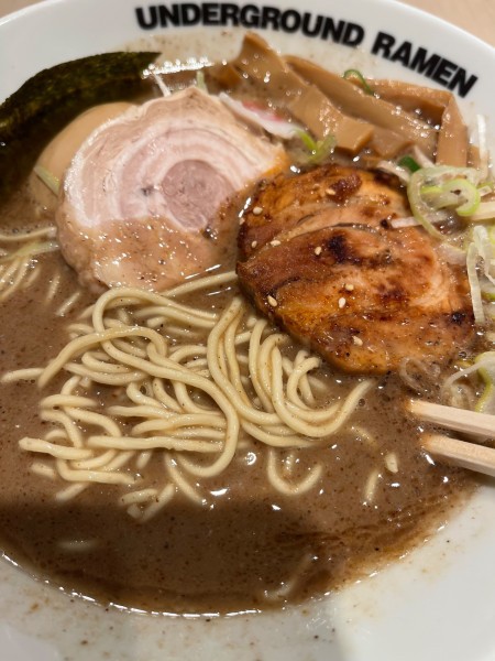 「ラーメン」@UNDERGROUND RAMEN 頑者 コクーンシティさいたま新都心店の写真