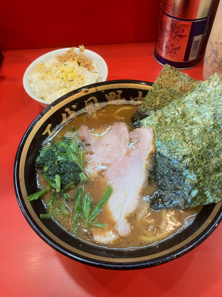 「ラーメン並+ライス　計1000円」@横濱家系ラーメン 五代目 野中家の写真