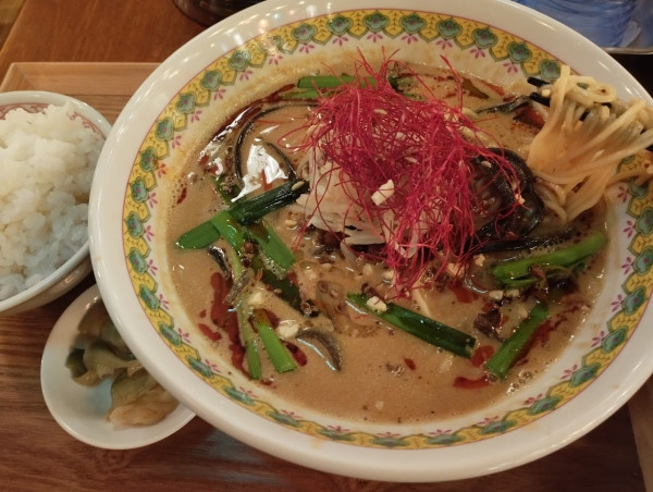 「ランチ 担々麺ライス付き(1,100)」@上海沸騰屋台 鶴亀酒家の写真